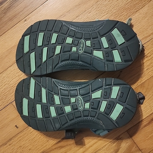 Kids size 2 Chaco sandals - Picture 4 of 4